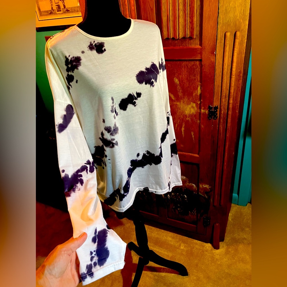 Black and white tie dye long sleeve shirt. XL